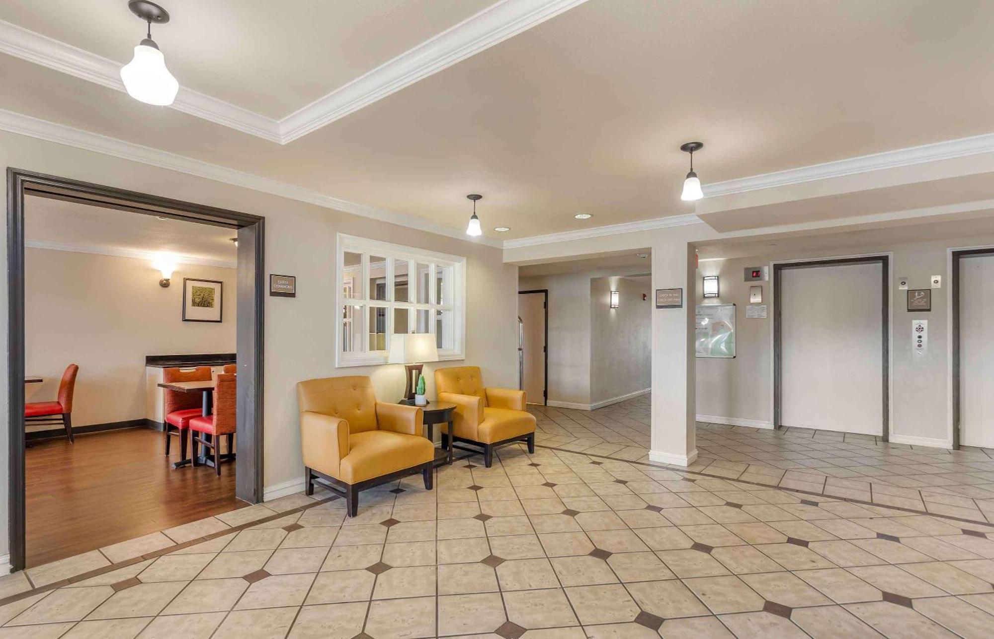 Extended America Select - Chicago - Lombard - Oakbrook Hotel 2*