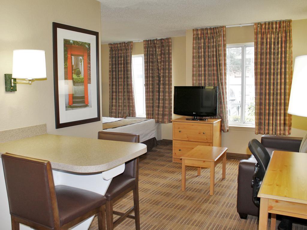 Extended America Select - Chicago - Lombard - Oakbrook Hotel 2*