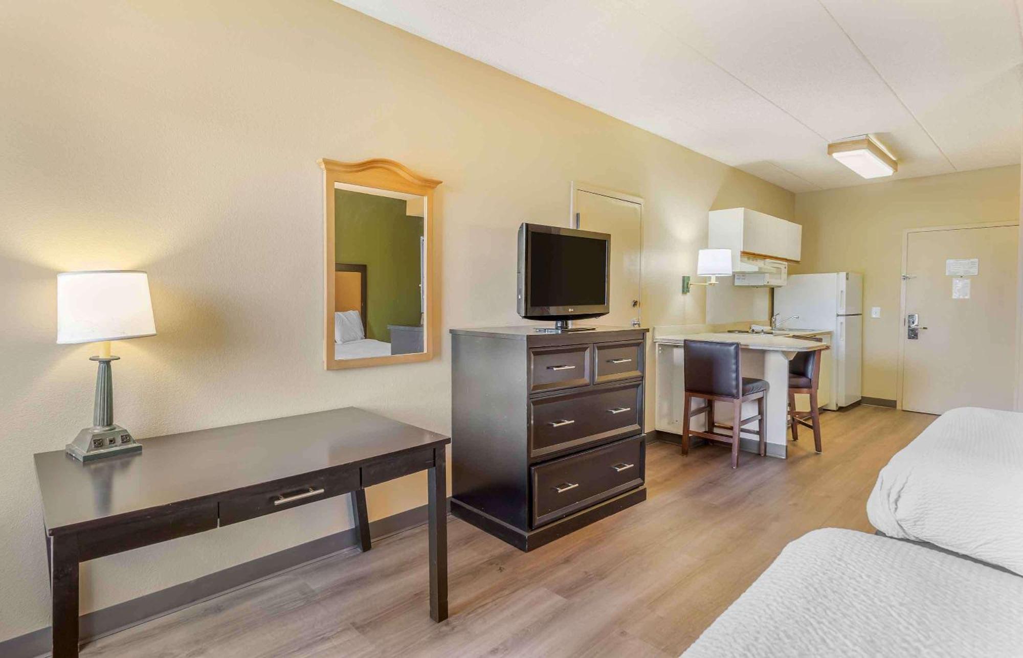Extended America Select - Chicago - Lombard - Oakbrook